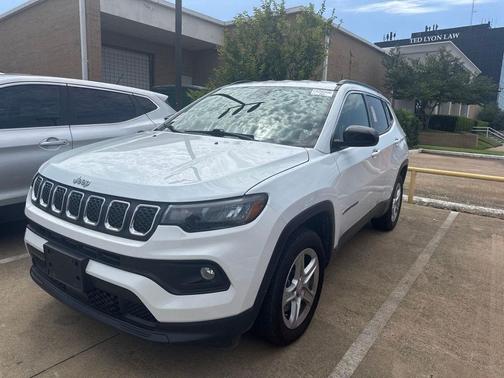 Bright White Clearcoat 2023 Jeep Compass Latitude