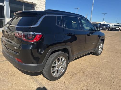 2022 Jeep Compass Latitude Lux