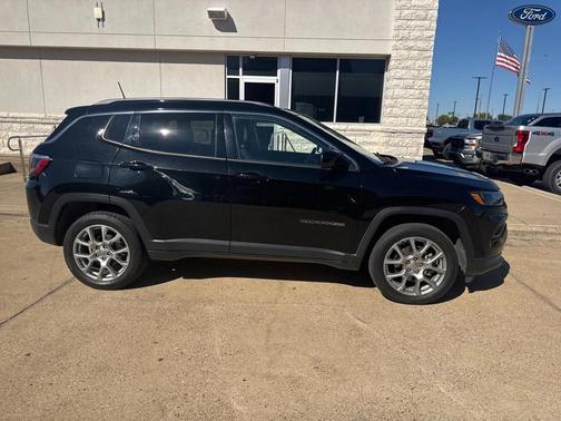 2022 Jeep Compass Latitude Lux