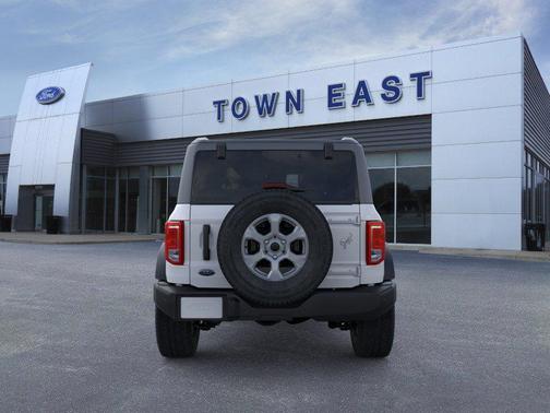 Oxford White 2026 Ford Bronco Big Bend