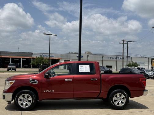 Cayenne Red 2017 Nissan Titan SV