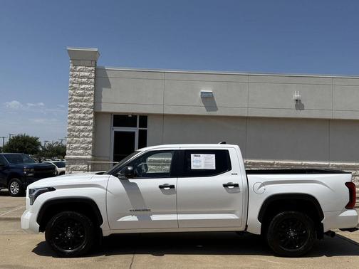Ice 2025 Toyota Tundra SR5