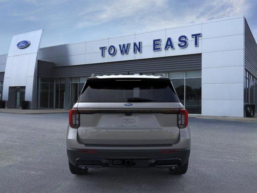 Carbonized Gray Metallic 2026 Ford Explorer ST-Line