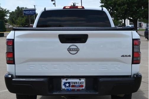 2022 Nissan Frontier S