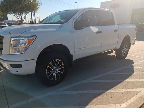 2024 Nissan Titan SV