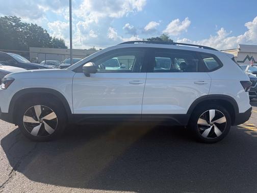 White 2025 Volkswagen Taos 1.5T S