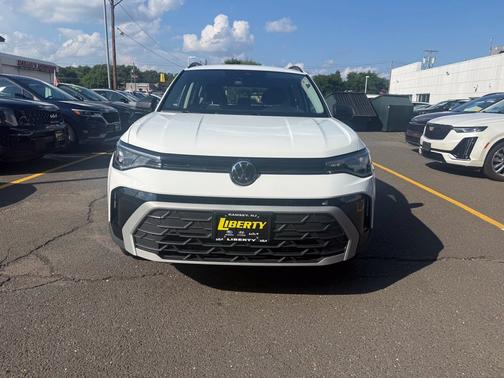 White 2025 Volkswagen Taos 1.5T S