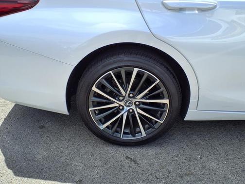 2024 Lexus ES 300h Luxury