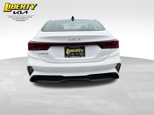 Snow White Pearl 2024 Kia Forte LXS