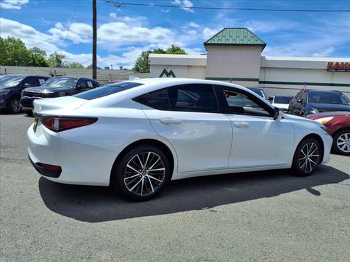 2024 Lexus ES 300h Base