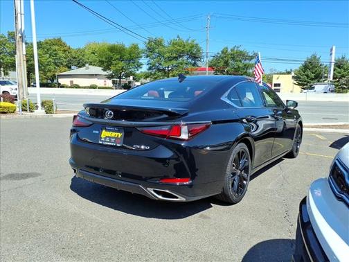 2023 Lexus ES 350 F SPORT Handling