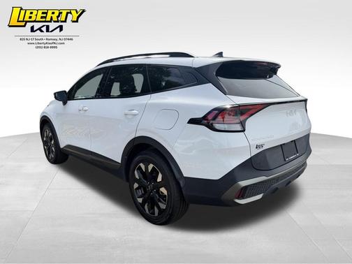 Glacial White Pearl 2023 Kia Sportage X-Line