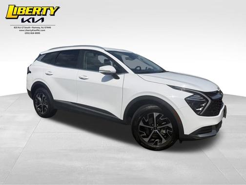 Glacial White Pearl 2024 Kia Sportage EX