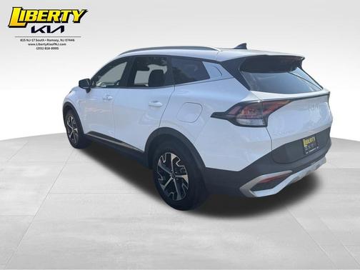 Glacial White Pearl 2024 Kia Sportage EX