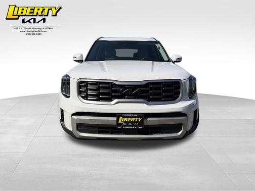 Glacial White Pearl 2024 Kia Telluride S