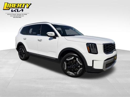 Glacial White Pearl 2024 Kia Telluride S