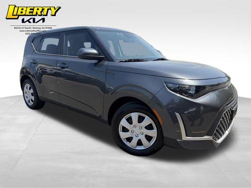 Gravity Gray 2023 Kia Soul LX