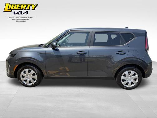 Gravity Gray 2023 Kia Soul LX