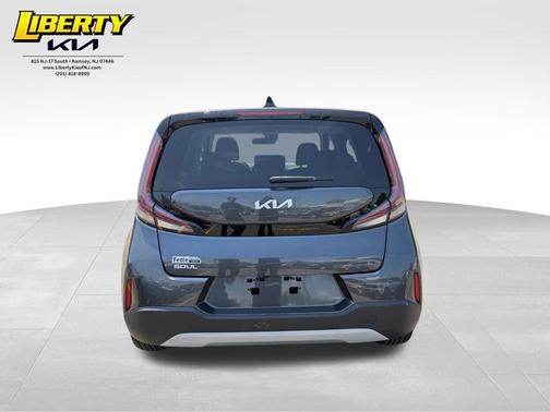 Gravity Gray 2023 Kia Soul LX