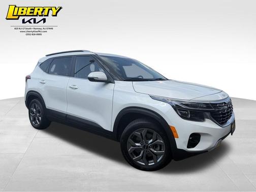 Snow White Pearl 2024 Kia Seltos S