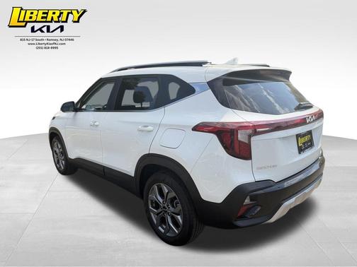 Snow White Pearl 2024 Kia Seltos S