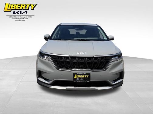 Ceramic Silver 2024 Kia Carnival EX