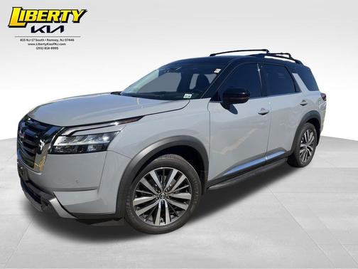 Solid Gray / Super Black 2022 Nissan Pathfinder Platinum