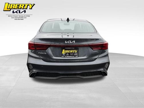 Gravity Gray 2023 Kia Forte LXS