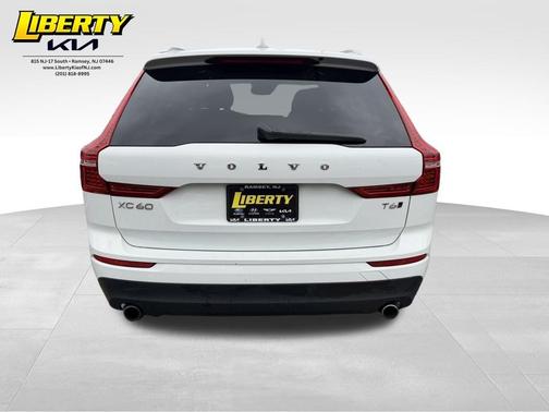 Ice White 2018 Volvo XC60 T6 Momentum