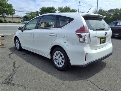 2016 Toyota Prius v Five
