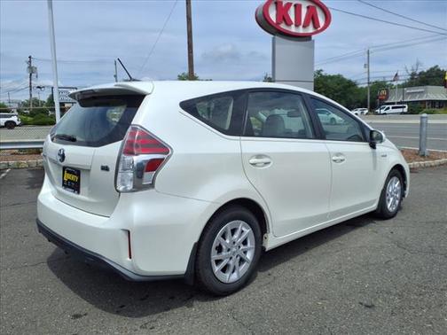 2016 Toyota Prius v Five