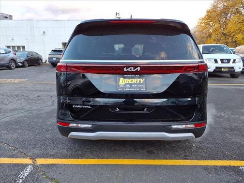 2023 Kia Carnival LX