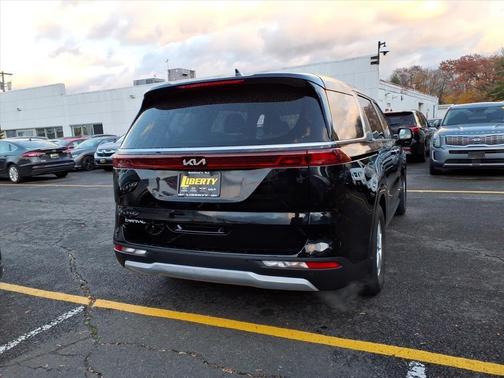 2023 Kia Carnival LX