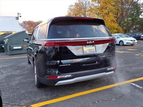 2023 Kia Carnival LX