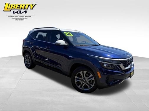 Dark Ocean Blue / White Roof 2023 Kia Seltos S