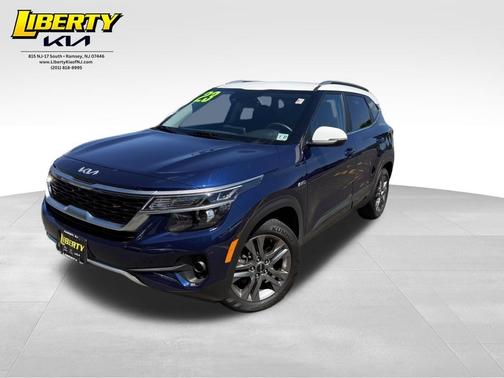 Dark Ocean Blue / White Roof 2023 Kia Seltos S