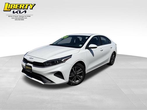 Snow White Pearl 2023 Kia Forte LXS