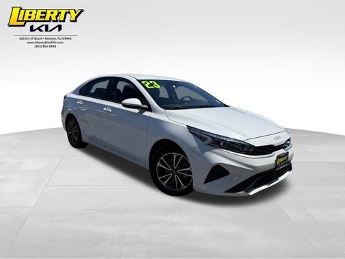Snow White Pearl 2023 Kia Forte LXS