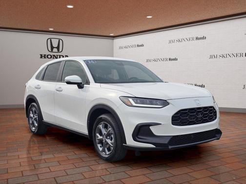 Platinum White Pearl 2026 Honda HR-V LX