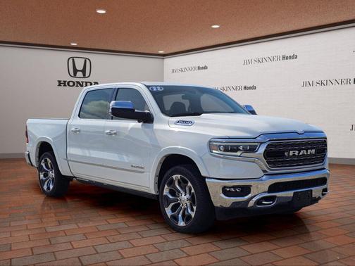 Ivory White Tri-Coat Pearlcoat 2022 RAM 1500 Limited