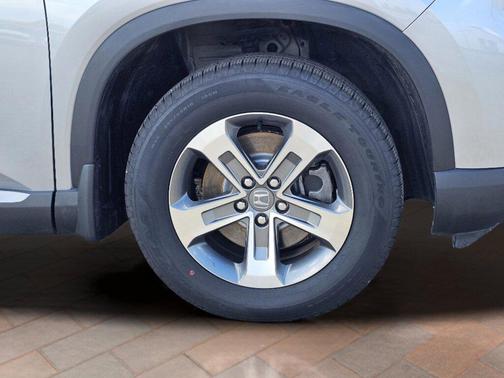 Lunar Silver Metallic 2023 Honda Pilot 2WD EX-L 8 Passenger