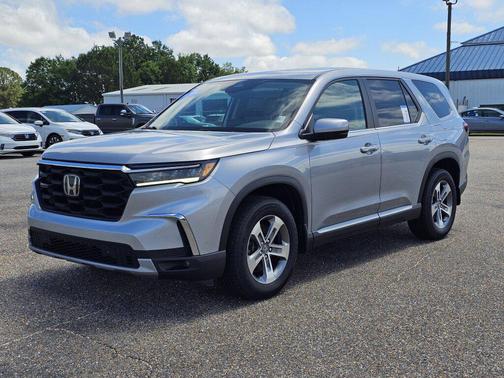 Lunar Silver Metallic 2023 Honda Pilot 2WD EX-L 8 Passenger