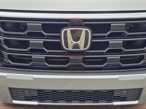 Platinum White Pearl 2026 Honda Pilot Touring 8-Passenger