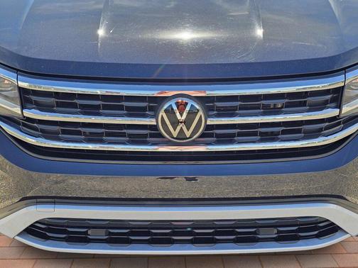 Deep Black Pearl 2021 Volkswagen Atlas 2.0T SE