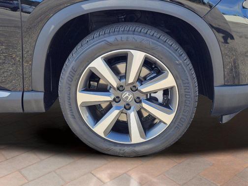 Crystal Black Pearl 2024 Honda Pilot Elite