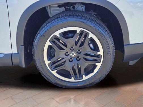 Platinum White Pearl 2026 Honda Pilot Touring 8-Passenger