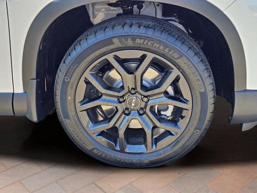 2025 Honda Pilot Touring 8-Passenger