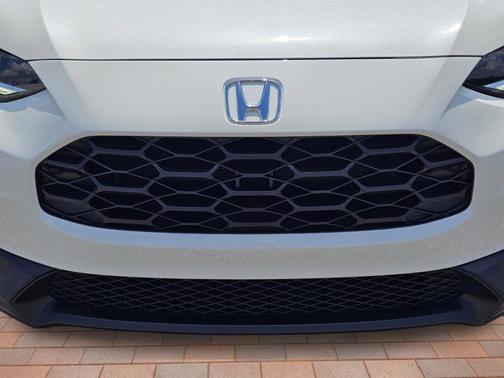 Platinum White Pearl 2027 Honda HR-V LX