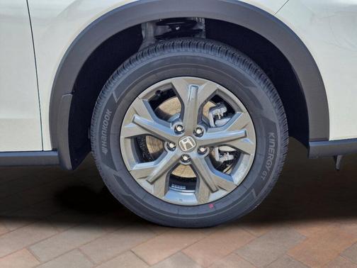 Platinum White Pearl 2027 Honda HR-V LX