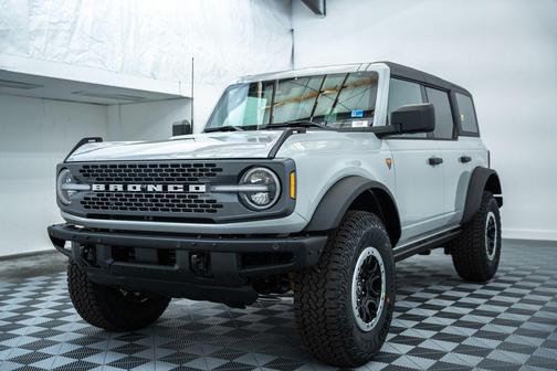 Avalanche Gray 2026 Ford Bronco Badlands
